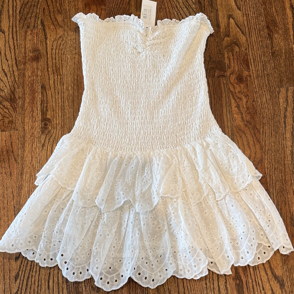 Elegant White Lace Dress.  Strapless from Hemline small new